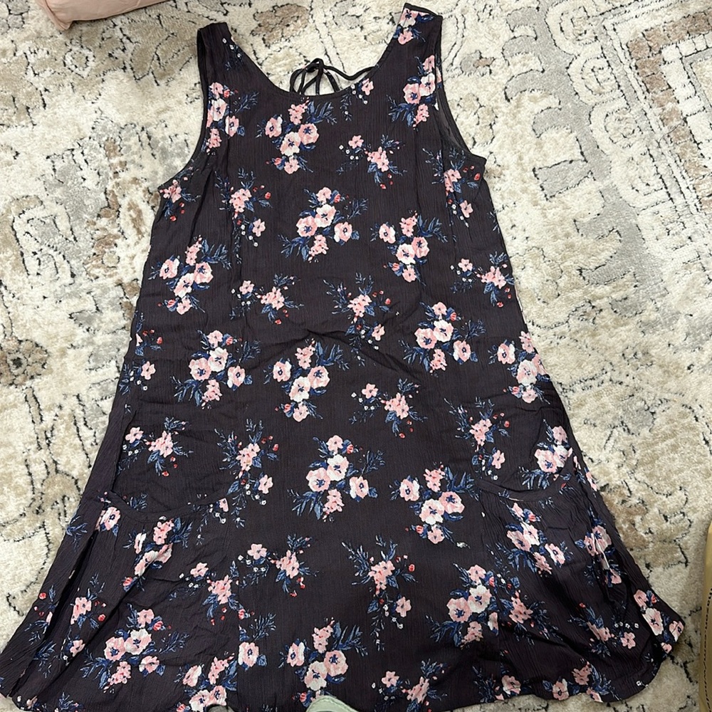 En creme dress